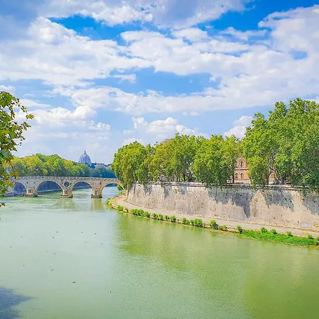 Santa Maria In Trastevere Holiday * Rom