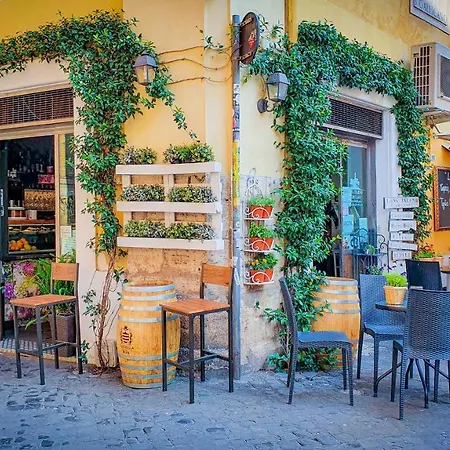 Santa Maria In Trastevere Holiday * Rom